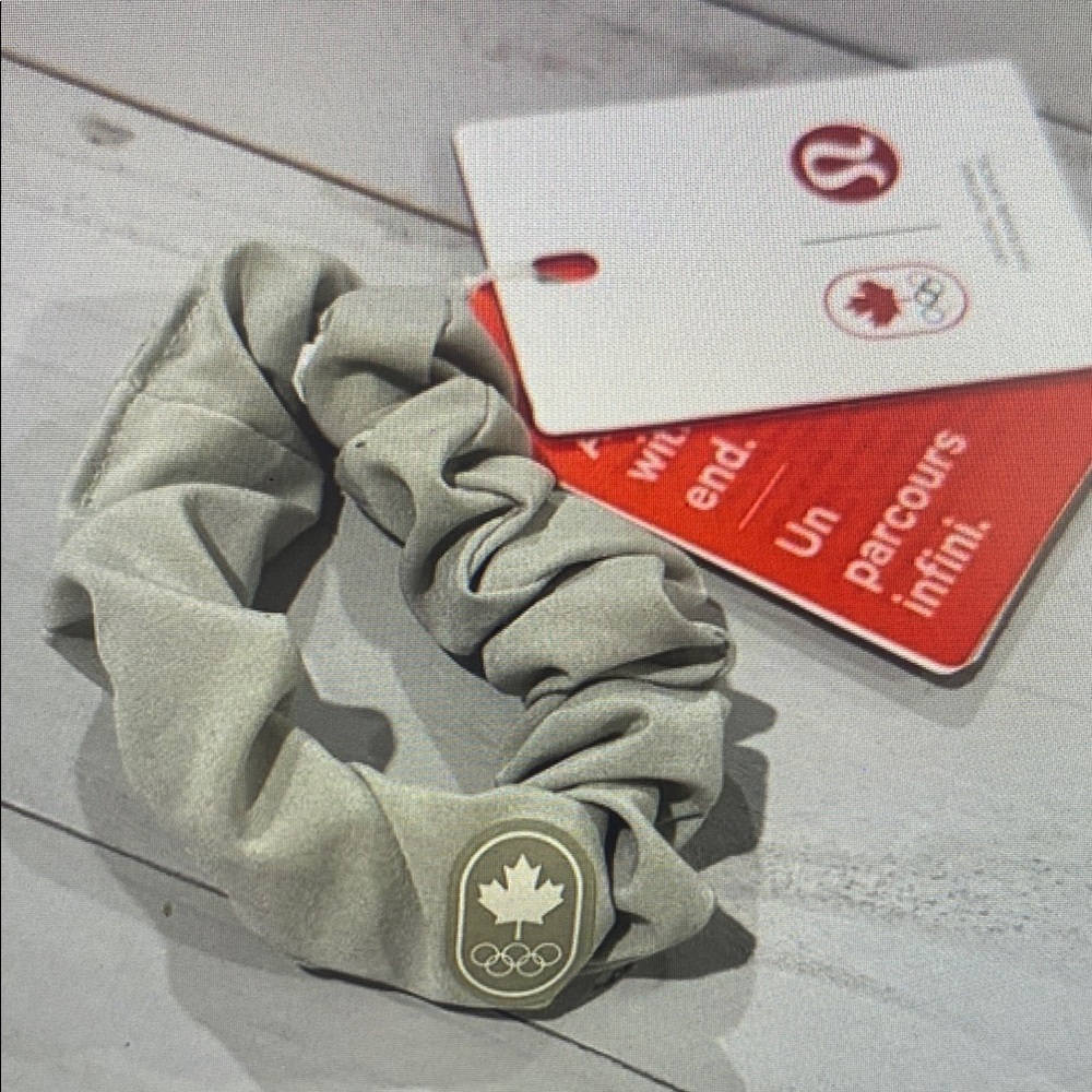 Lululemon Team‎ Canada uplifting scrunchie NWT RARE OLYMPICS 🇨🇦 gray